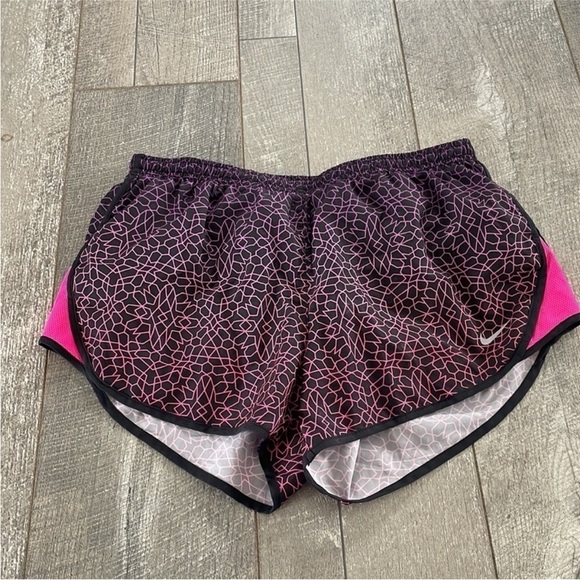Nike Size Medium Dri-Fit Sporty Athletic Activewear Shorts. - Picture 3 of 5